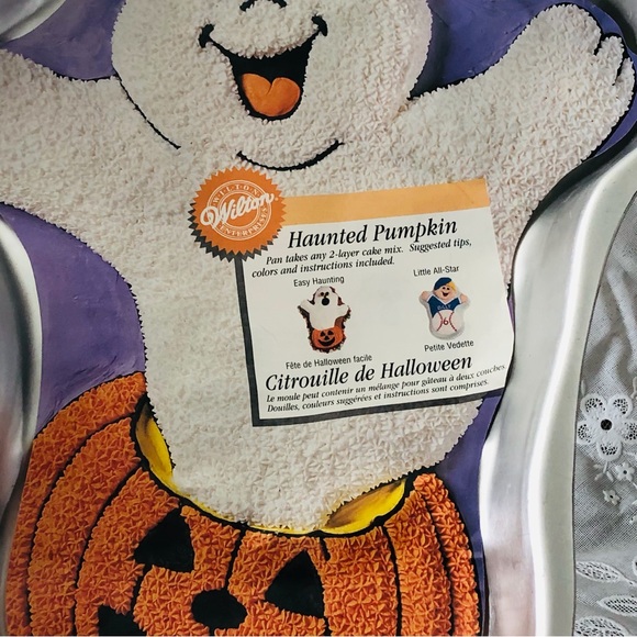 Wilton Haunted Pumpkin Cake Pan - Picture 2 of 9